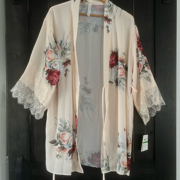 Flora Nikrooz floral romantic lace trimmed robe - Picture 4 of 10